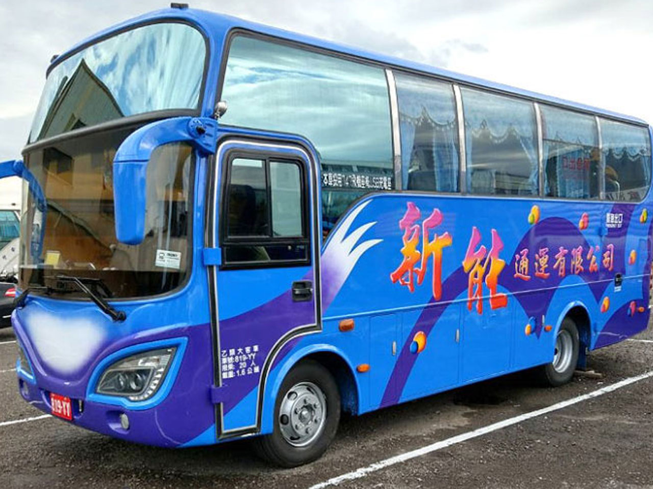 19人座三排中巴